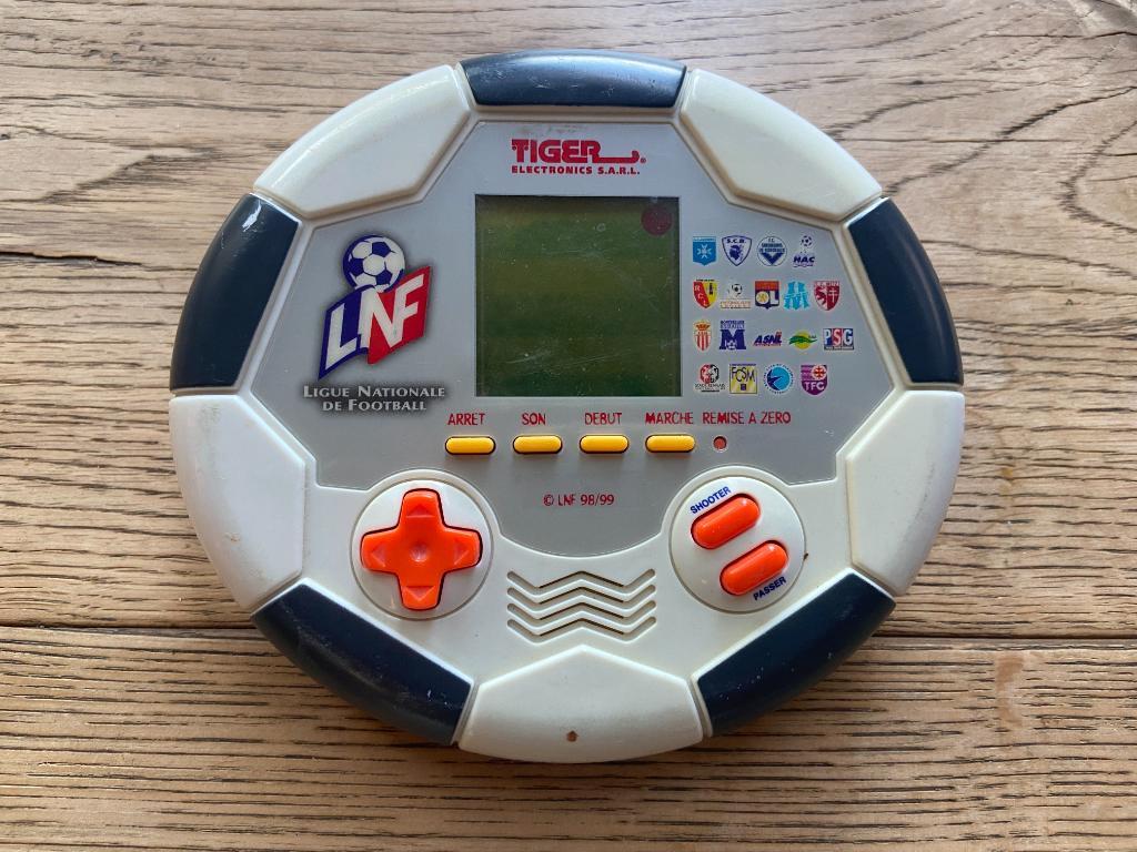 Jeu électronique De Football 1998